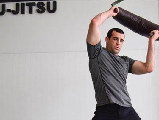 불가리안 백(Bulgarian Bag) : 그래플링을 위한 근력과 지구력 훈련법