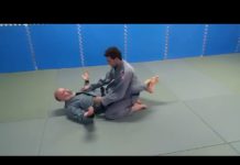 클로즈가드 패스를 하는 상대가 예상하지 못하는 초크