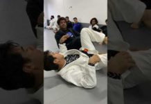 경량급 선수가 가드에서 상대를 쉽게 스윕하는 기술