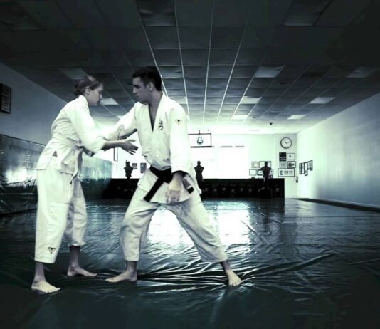 여성을 위한 주짓수 : 36가지 실전 호신술 배우기