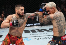 토푸리아, UFC 두 체급 정복 성공…라이트급 타이틀전서 올리베이라에 1R KO승